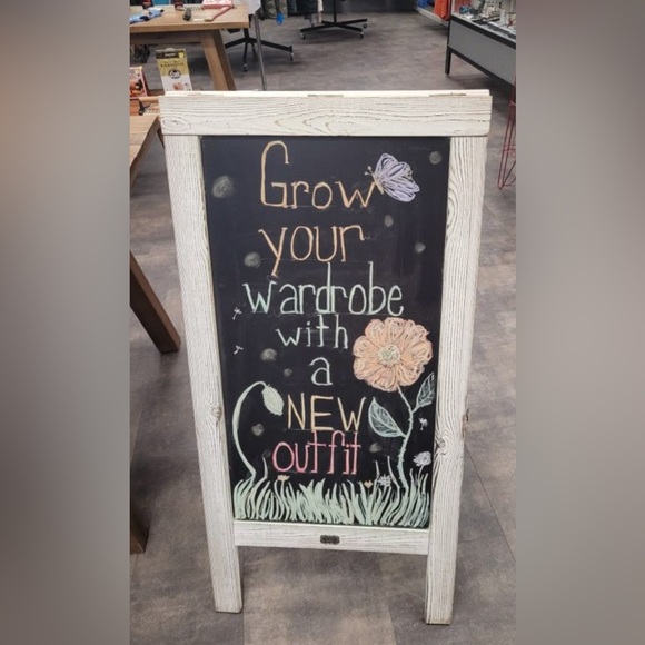 WELCOME TO MY CLOSET 💞 - Picture 5 of 9